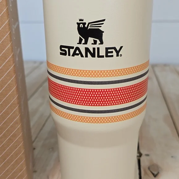 Stanley 30oz IceFlow Flip Straw Tumbler in Cream Mesh - Picture 2 of 2